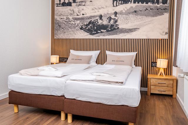 Sneeuwzeker 3* Wintersport-Arena Sauerland € 507,- ❖ zwembad, kluisje op kamer, wellness, hond is welkom, sauna, wifi, parkeerplaats, restaurant(s)