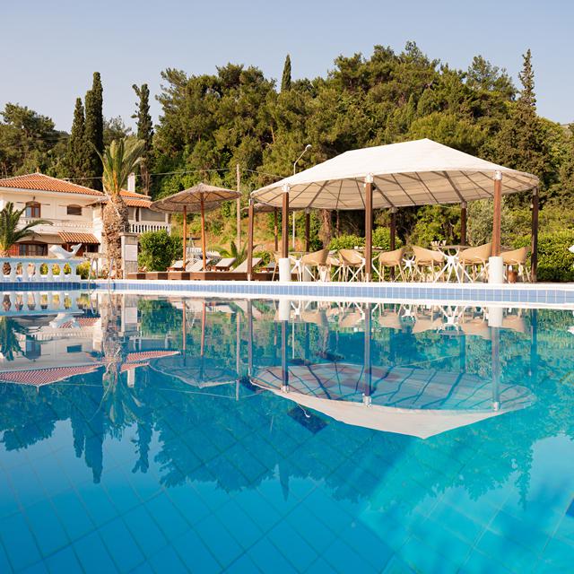 hotel-kokkari-beach