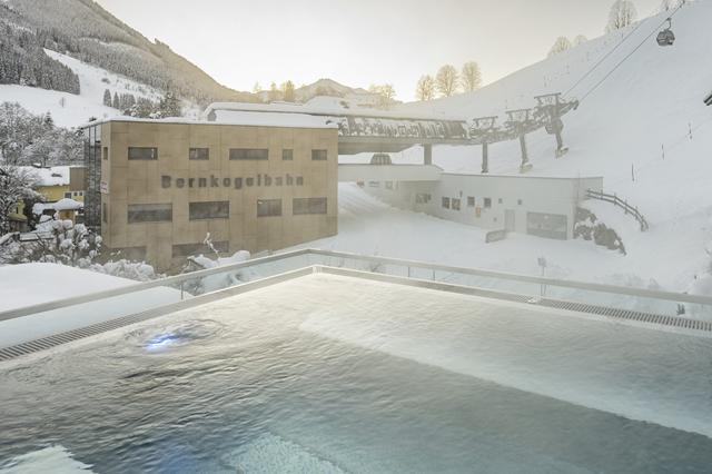 Sneeuwzeker 4.5* Saalbach € 1467,- ✓ samen met de kids