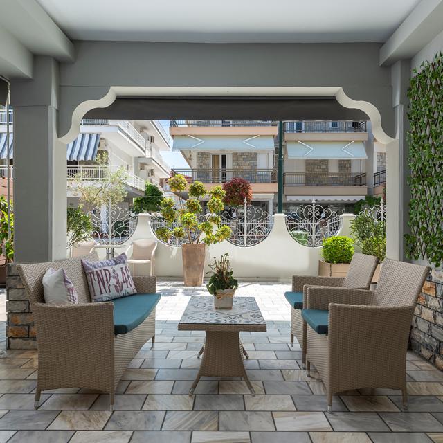 Ouzas Luxury Hotel