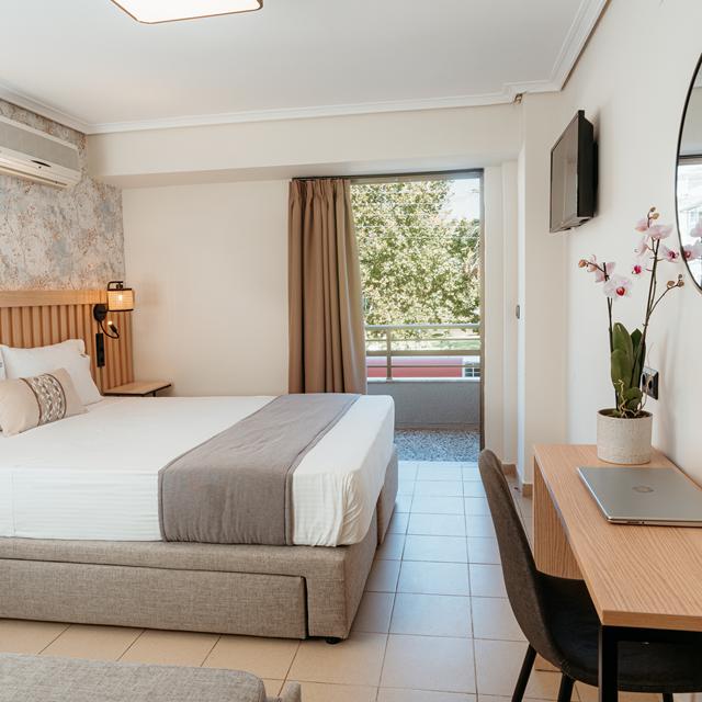 aqua-beach-front-hotel