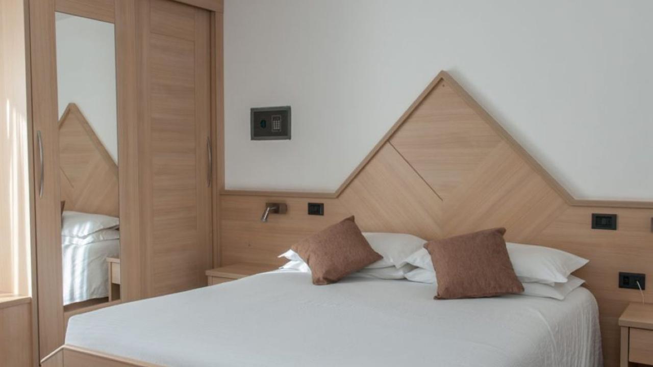 8 Dagen logies/ontbijt Hotel ai Pini