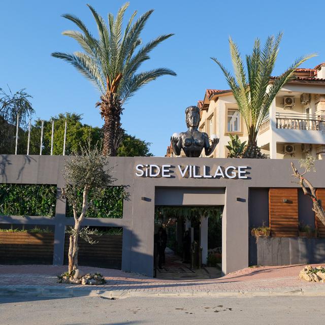 hotel-side-village-family