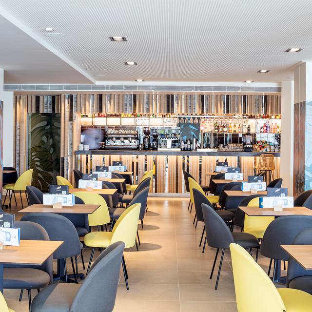 aqua-hotel-the-breeze-adults-only