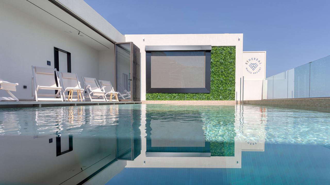 impressie Ethereal White Hotel