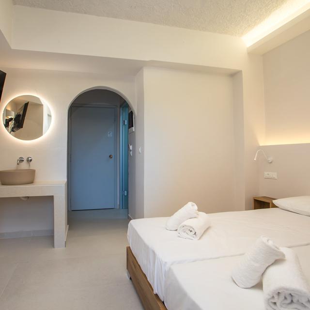 Nikos B&B