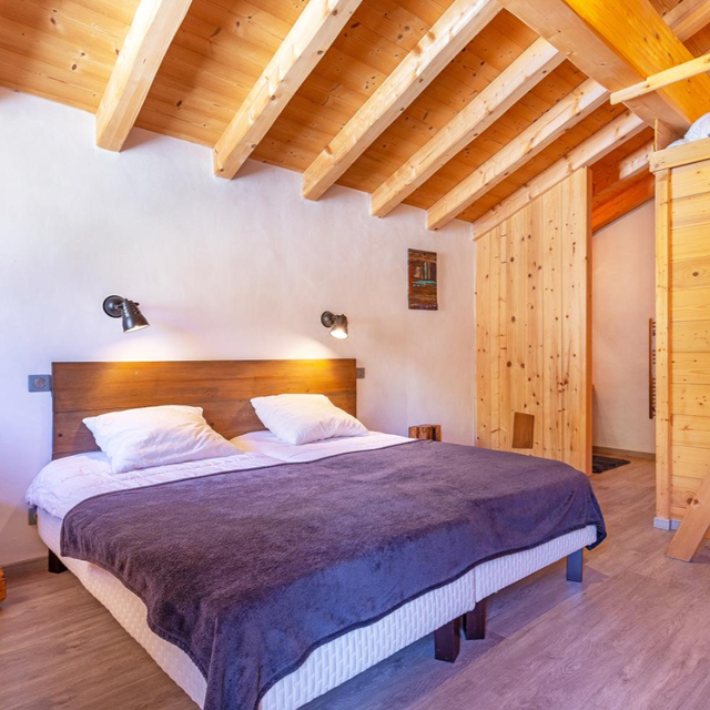 chalet-cairn
