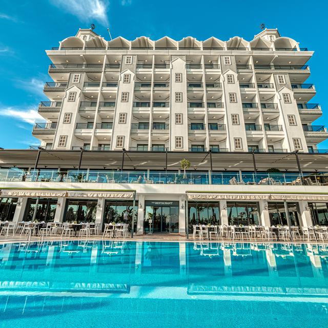 hotel-aria-resort