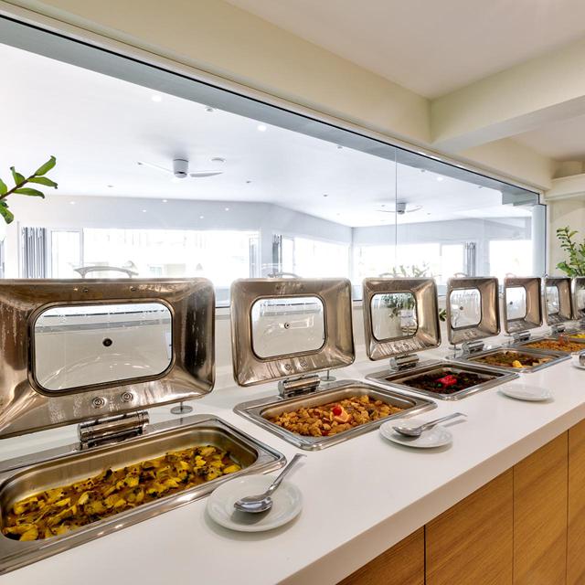 white-olive-premium-laganas