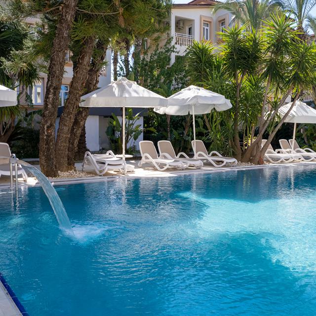 hotel-side-village-family