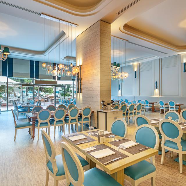 hotel-titanic-deluxe-lara