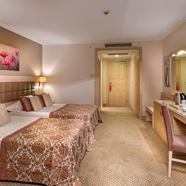 Hotel Miracle Resort