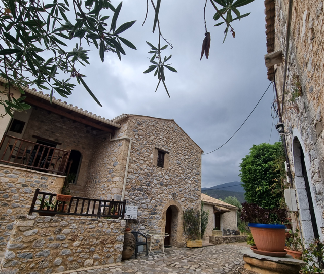 pierides-suites-studios