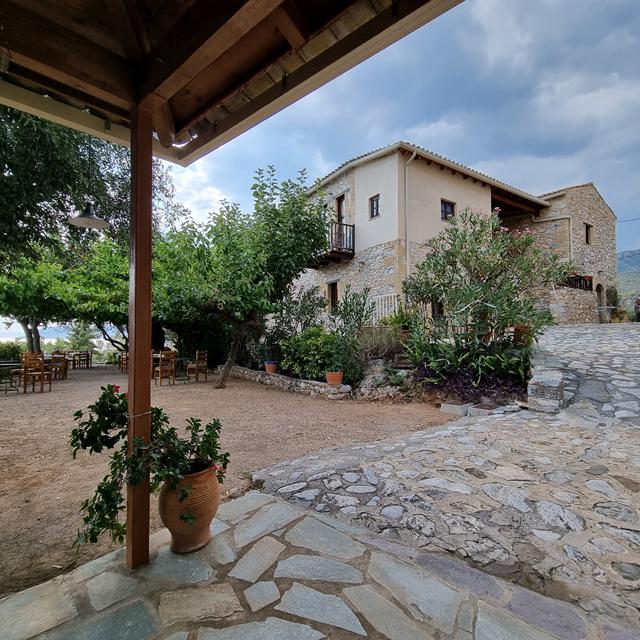 pierides-suites-studios