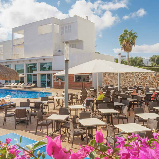 marsenses-ferrera-blanca-hotel-family