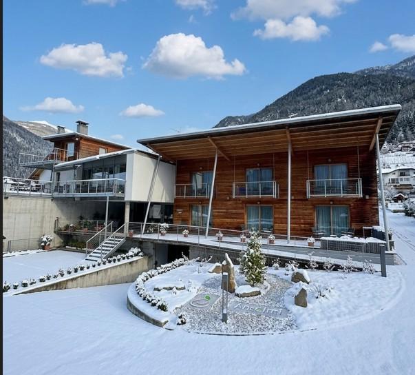 Agritur Anselmi — uitzicht over Terzolas, Val di Sole (miniatuur)