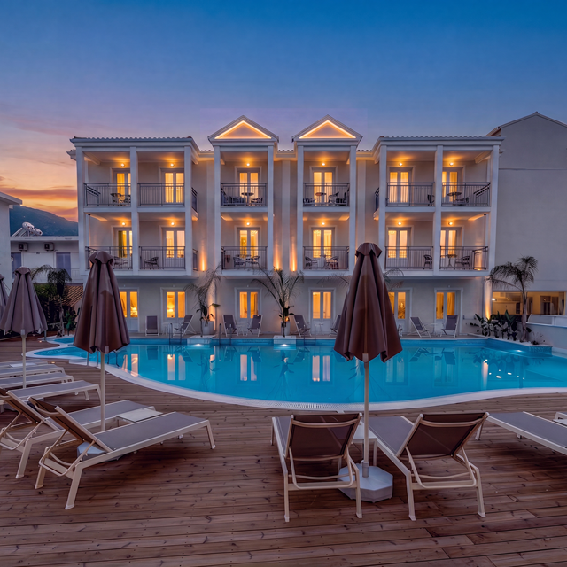 Royal Nidri Suites - logies