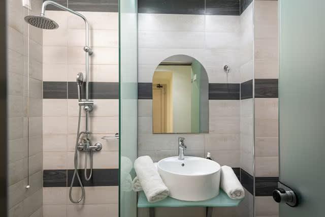 Angela Hotel & Suites