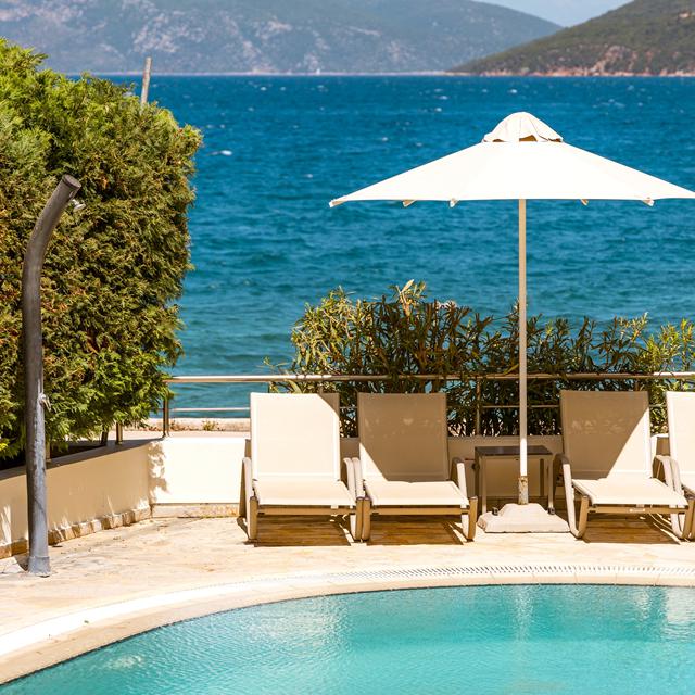Meliti Waterfront Suites