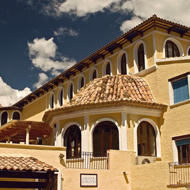 hotel-occidental-pueblo-acantilado
